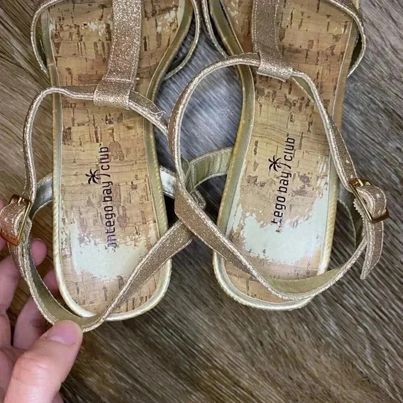 Gold Wedge Sandal - 8.5 - Picture 4 of 10